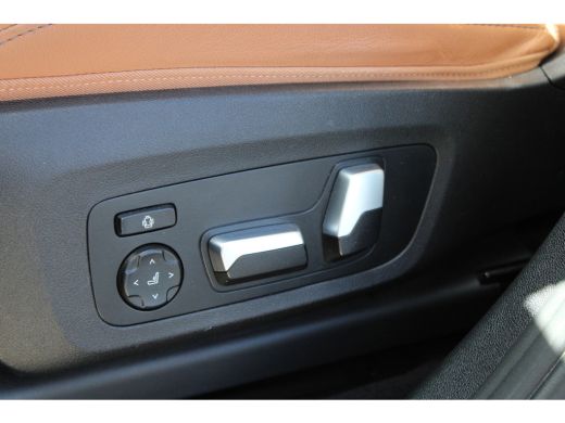 BMW X3 xDrive30e High Executive M Sport Automaat / Panoramadak / Trekhaak / Sportstoelen / Adaptieve LED... ActivLease financial lease