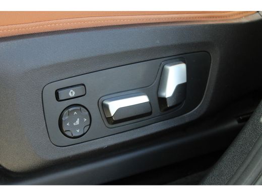 BMW X3 xDrive30e High Executive M Sport Automaat / Panoramadak / Trekhaak / Sportstoelen / Adaptieve LED... ActivLease financial lease