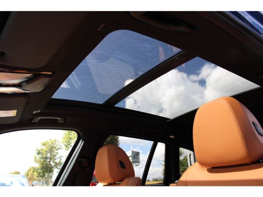 BMW X3 xDrive30e High Executive M Sport Automaat / Panoramadak / Trekhaak / Sportstoelen / Adaptieve LED... ActivLease financial lease