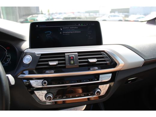 BMW X3 xDrive30e High Executive M Sport Automaat / Panoramadak / Trekhaak / Sportstoelen / Adaptieve LED... ActivLease financial lease