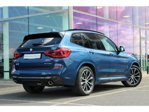 BMW X3 xDrive30e High Executive M Sport Automaat / Panoramadak / Trekhaak / Sportstoelen / Adaptieve LED... ActivLease financial lease
