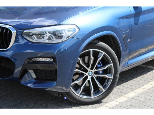 BMW X3 xDrive30e High Executive M Sport Automaat / Panoramadak / Trekhaak / Sportstoelen / Adaptieve LED... ActivLease financial lease