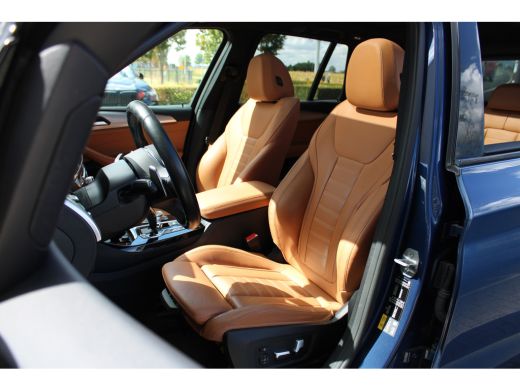 BMW X3 xDrive30e High Executive M Sport Automaat / Panoramadak / Trekhaak / Sportstoelen / Adaptieve LED... ActivLease financial lease