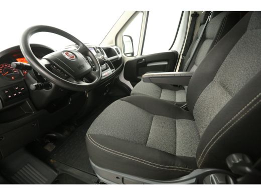 Fiat Ducato 33 2.3 MultiJet L3H2 Airco | Cruise | Camera | Navi | 3 Persoons | Elektrpakket | Schuifdeur | ActivLease financial lease