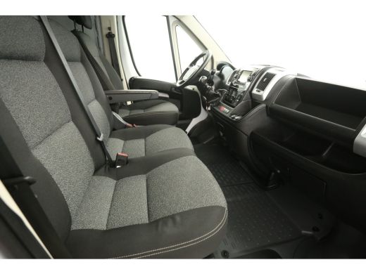 Fiat Ducato 33 2.3 MultiJet L3H2 Airco | Cruise | Camera | Navi | 3 Persoons | Elektrpakket | Schuifdeur | ActivLease financial lease