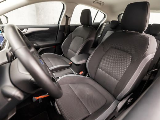 Ford Focus 1.0 EcoBoost Titanium X (APPLE CARPLAY, GROOT NAVI, CAMERA, STUUR/STOELVERWARMING, ADAPTIVE CRUIS... ActivLease financial lease