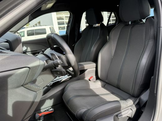 Peugeot 2008 1.2 Hybrid 136 GT | Airco (automatisch) | Cruise control | DAB ontvanger ActivLease financial lease
