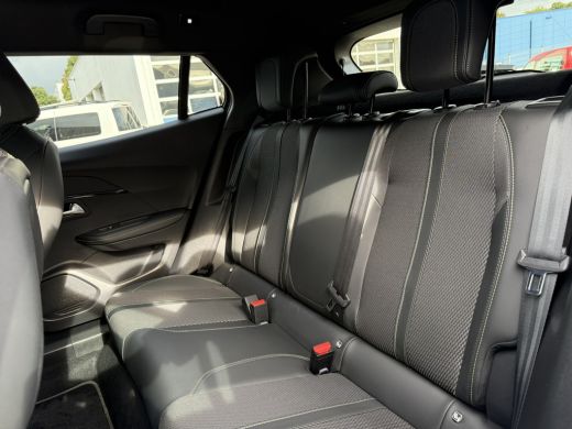 Peugeot 2008 1.2 Hybrid 136 GT | Airco (automatisch) | Cruise control | DAB ontvanger ActivLease financial lease