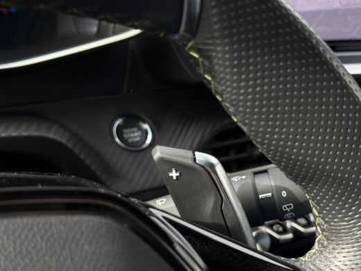 Peugeot 2008 1.2 Hybrid 136 GT | Airco (automatisch) | Cruise control | DAB ontvanger ActivLease financial lease