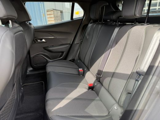 Peugeot 2008 1.2 Hybrid 136 GT | Airco (automatisch) | Cruise control | DAB ontvanger ActivLease financial lease