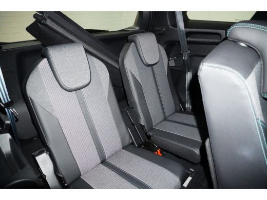 Peugeot 5008 1.2 HYBRID 136PK ALLURE PACK AUTOMAAT / NAVI / CLIMA / PDC / 18" LMV / CAMERA / KEYLESS / FULL-LE... ActivLease financial lease