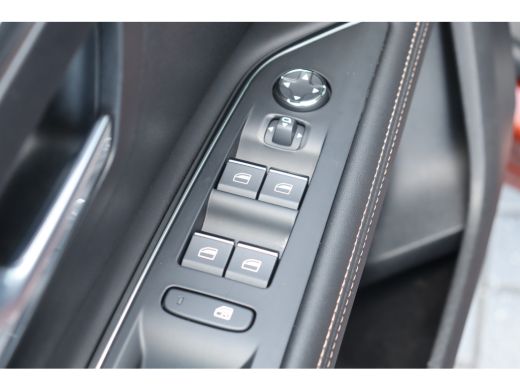 Peugeot 5008 1.6 PURETECH 180PK 7-ZITS GT PACK AUTOMAAT / NAVI / LEDER / CLIMA / FULL-LED / 18" LMV / CAMERA /... ActivLease financial lease