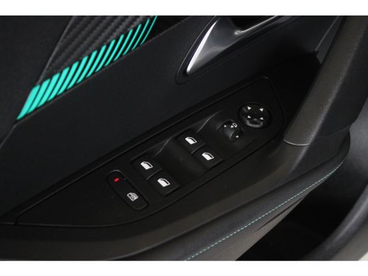 Peugeot e-2008 EV Allure Pack 50 kWh 136-PK | CLIMATE CONTROL | CAMERA | CARPLAY | LED | CRUISE CONTROL | ActivLease financial lease