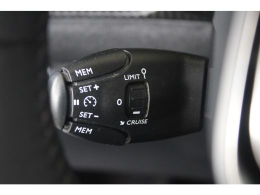 Peugeot e-2008 EV Allure Pack 50 kWh 136-PK | CLIMATE CONTROL | CAMERA | CARPLAY | LED | CRUISE CONTROL | ActivLease financial lease