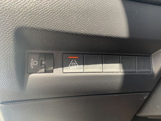 Peugeot e-208 EV Active Pack 50 kWh Airco | Bluetooth | Cruise Control | DAB | LMV 16" | Navi | PDC Achter | ActivLease financial lease