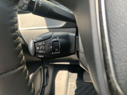 Peugeot e-208 EV Active Pack 50 kWh Airco | Bluetooth | Cruise Control | DAB | LMV 16" | Navi | PDC Achter | ActivLease financial lease