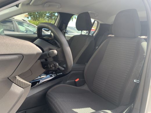 Peugeot e-208 EV Active Pack 50 kWh Airco | Bluetooth | Cruise Control | DAB | LMV 16" | Navi | PDC Achter | ActivLease financial lease
