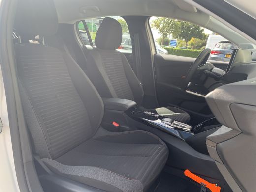 Peugeot e-208 EV Active Pack 50 kWh Airco | Bluetooth | Cruise Control | DAB | LMV 16" | Navi | PDC Achter | ActivLease financial lease