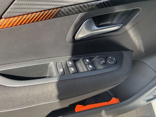Peugeot e-208 EV Active Pack 50 kWh Airco | Bluetooth | Cruise Control | DAB | LMV 16" | Navi | PDC Achter | ActivLease financial lease