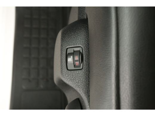 Peugeot e-Expert L2H1 | 75 kWh | Elektrisch | EMISSIEVRIJE ZONE | Airco | Cruise | PDC | 3 Persoons | Stoelverwarming ActivLease financial lease