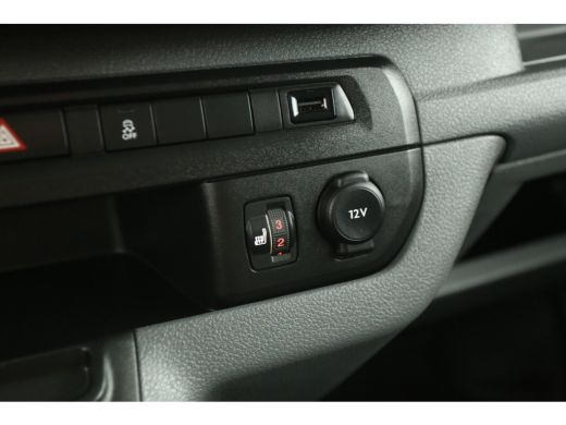 Peugeot e-Expert L2H1 | 75 kWh | Elektrisch | EMISSIEVRIJE ZONE | Airco | Cruise | PDC | 3 Persoons | Stoelverwarming ActivLease financial lease