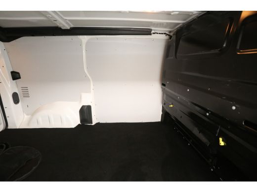 Peugeot e-Expert L2H1 | 75 kWh | Elektrisch | EMISSIEVRIJE ZONE | Airco | Cruise | PDC | 3 Persoons | Stoelverwarming ActivLease financial lease