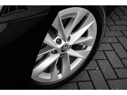 Skoda Octavia Combi Business Edition | Achteruitrijcamera | Chromen grille | Cruise control met speedlimiter ActivLease financial lease