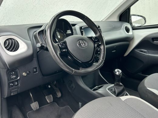 Toyota Aygo Turbo 1.0 VVT-i x-play 72PK | Achteruitrijcamera | Apple Carplay/Android Auto | Spraakbediening |... ActivLease financial lease