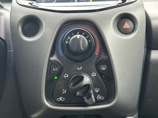 Toyota Aygo Turbo 1.0 VVT-i x-play 72PK | Achteruitrijcamera | Apple Carplay/Android Auto | Spraakbediening |... ActivLease financial lease