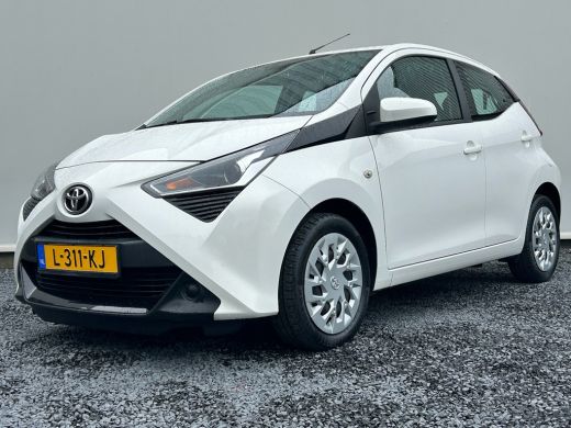 Toyota Aygo Turbo 1.0 VVT-i x-play 72PK | Achteruitrijcamera | Apple Carplay/Android Auto | Spraakbediening |... ActivLease financial lease