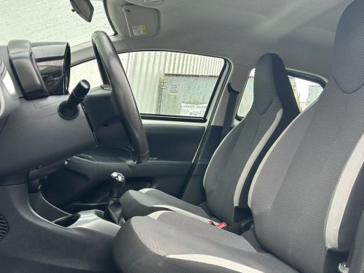Toyota Aygo Turbo 1.0 VVT-i x-play 72PK | Achteruitrijcamera | Apple Carplay/Android Auto | Spraakbediening |... ActivLease financial lease