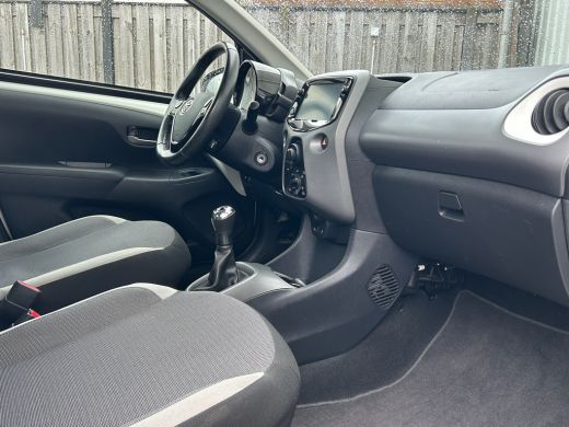 Toyota Aygo Turbo 1.0 VVT-i x-play 72PK | Achteruitrijcamera | Apple Carplay/Android Auto | Spraakbediening |... ActivLease financial lease