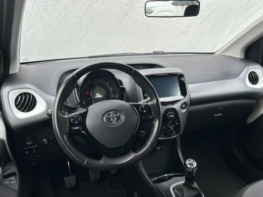 Toyota Aygo Turbo 1.0 VVT-i x-play 72PK | Achteruitrijcamera | Apple Carplay/Android Auto | Spraakbediening |... ActivLease financial lease