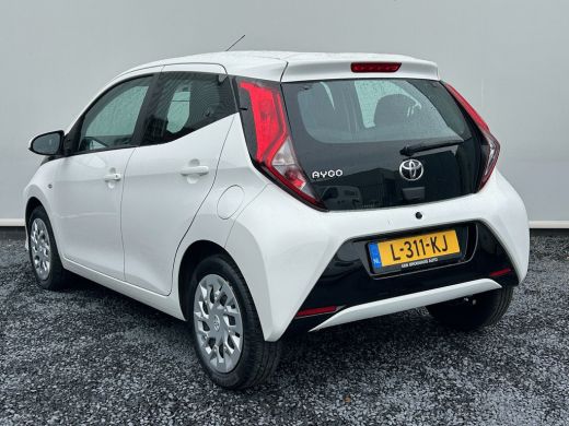 Toyota Aygo Turbo 1.0 VVT-i x-play 72PK | Achteruitrijcamera | Apple Carplay/Android Auto | Spraakbediening |... ActivLease financial lease