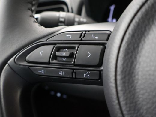 Toyota Yaris Cross 1.5 HYBRID 130 PK *NIEUW* DYNAMIC COMFORT PACK + STOEL/STUURVERW. | CAMERA | 17 INCH | CARPLAY | LED ActivLease financial lease