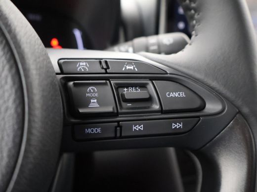 Toyota Yaris Cross 1.5 HYBRID 130 PK *NIEUW* DYNAMIC COMFORT PACK + STOEL/STUURVERW. | CAMERA | 17 INCH | CARPLAY | LED ActivLease financial lease