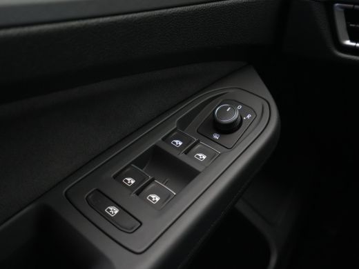 Volkswagen Golf 1.0 eTSI 110pk DSG Life Business Navigatie Carplay Stoel/Stuurverwarming Massage Pdc Acc 271 ActivLease financial lease