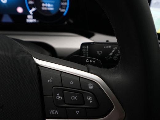 Volkswagen Golf 1.0 eTSI 110pk DSG Life Business Navigatie Carplay Stoel/Stuurverwarming Massage Pdc Acc 271 ActivLease financial lease