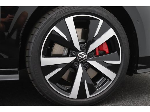 Volkswagen Golf 1.5 eHybrid GTE 272PK DSG Pano-Schuifdak, Blackstyle, Keyless, Navi, Clima, Side Assist, LED-Matr... ActivLease financial lease