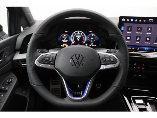 Volkswagen Golf 1.5 eHybrid GTE 272PK DSG Pano-Schuifdak, Blackstyle, Keyless, Navi, Clima, Side Assist, LED-Matr... ActivLease financial lease