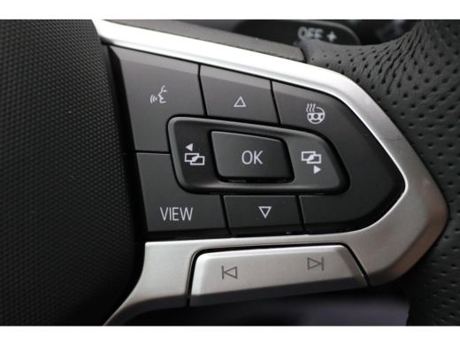 Volkswagen Golf 1.5 eHybrid GTE 272PK DSG Pano-Schuifdak, Blackstyle, Keyless, Navi, Clima, Side Assist, LED-Matr... ActivLease financial lease