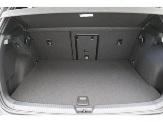 Volkswagen Golf 1.5 eHybrid GTE 272PK DSG Pano-Schuifdak, Blackstyle, Keyless, Navi, Clima, Side Assist, LED-Matr... ActivLease financial lease