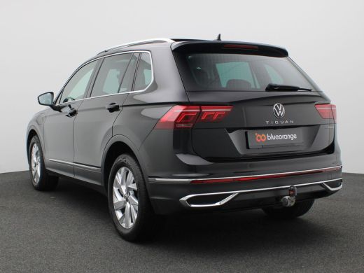 Volkswagen Tiguan 1.4 TSI eHybrid 245PK DSG matrix led, trekhaak, panoramadak, adaptive cruise, side assist, stuur-... ActivLease financial lease