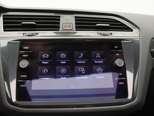 Volkswagen Tiguan 1.4 TSI eHybrid 245PK DSG matrix led, trekhaak, panoramadak, adaptive cruise, side assist, stuur-... ActivLease financial lease