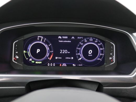 Volkswagen Tiguan 1.4 TSI eHybrid 245PK DSG matrix led, trekhaak, panoramadak, adaptive cruise, side assist, stuur-... ActivLease financial lease