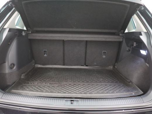 Volkswagen Tiguan 1.4 TSI Elegance eHybrid 245PK DSG matrix led, massagestoel, trekhaak, achteruitrijcamera, elektr... ActivLease financial lease