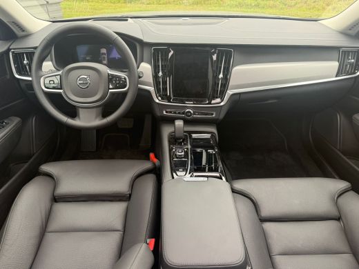 Volvo  V90 T8 455PK AWD Ultra Dark | Trekhaak | Head up display | Gelamineerde ruiten | HK Audio ActivLease financial lease