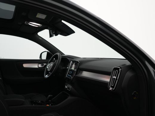Volvo  XC40 B4 Plus Dark | Nieuw | Harman Kardon | Panoramadak | Adaptive Cruise | Elek stoelen | BLIS ActivLease financial lease