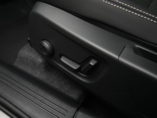 Volvo  XC40 B4 Plus Dark | Nieuw | Harman Kardon | Panoramadak | Adaptive Cruise | Elek stoelen | BLIS ActivLease financial lease