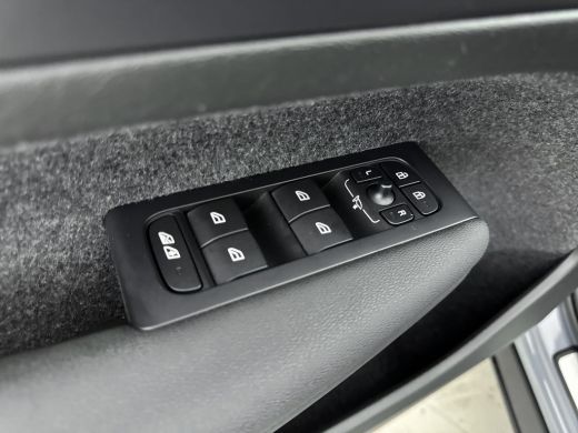 Volvo  XC40 T4 Core Recharge Plug-In Hybrid 2WD | PDC V + A en Camera | Stoel + Stuurverwarming | Elektrische... ActivLease financial lease